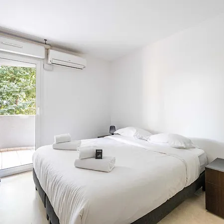 Lägenhet Magnificent With Parking - Ac-balcony