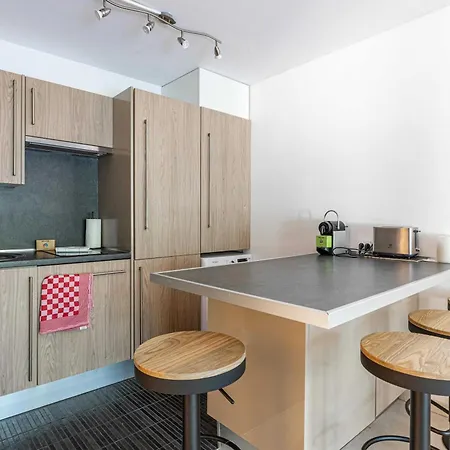 Magnificent With Parking - Ac-balcony